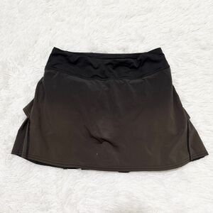 Women Lululemon Pace Setter Skirt in Black and Green Size 4